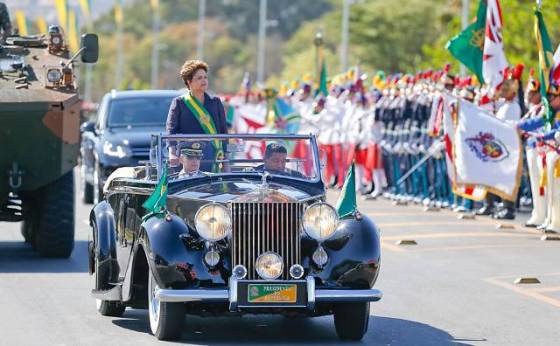 Dilma-aplausos-e-vaias-no-desfile-do-7-de-setembro